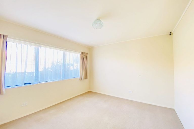 Photo of property in 38 West Fairway, Golflands, Auckland, 2013