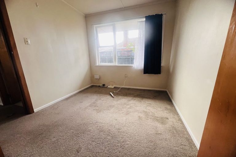 Photo of property in 1b Barron Drive, Green Bay, Auckland, 0604