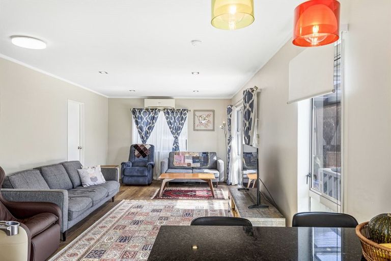 Photo of property in 3/41 Elizabeth Drive, West Harbour, Auckland, 0618