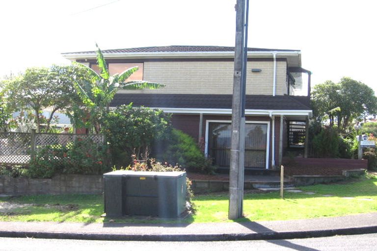 Photo of property in 15 Abbotleigh Avenue, Te Atatu Peninsula, Auckland, 0610