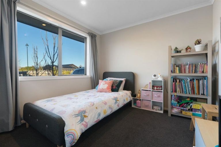 Photo of property in 2 Kingfisher Crescent, Albert Town, Wanaka, 9305