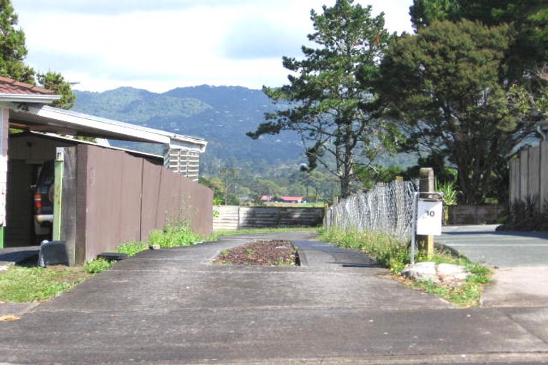 Photo of property in 10 Denver Avenue, Sunnyvale, Auckland, 0612