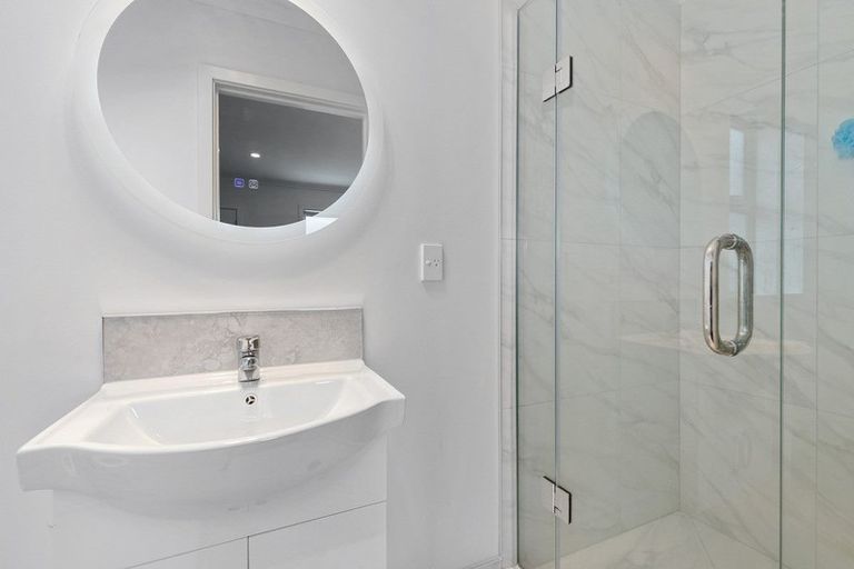 Photo of property in 2/29 May Street, Hamilton East, Hamilton, 3216