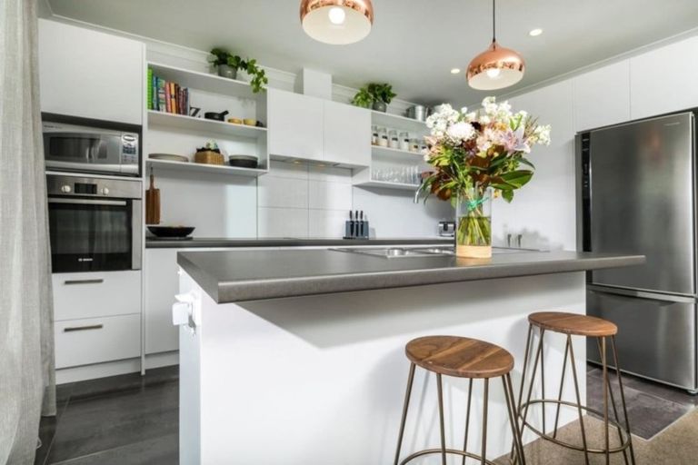 Photo of property in 5 Aporo Drive, Kumeu, 0810