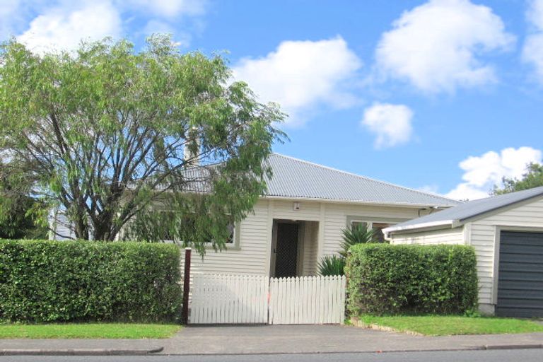 Photo of property in 24 Pleasant Road, Glen Eden, Auckland, 0602