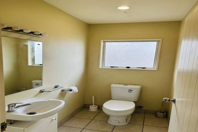 Photo of property in 1/1 Saint Clair Place, Browns Bay, Auckland, 0630