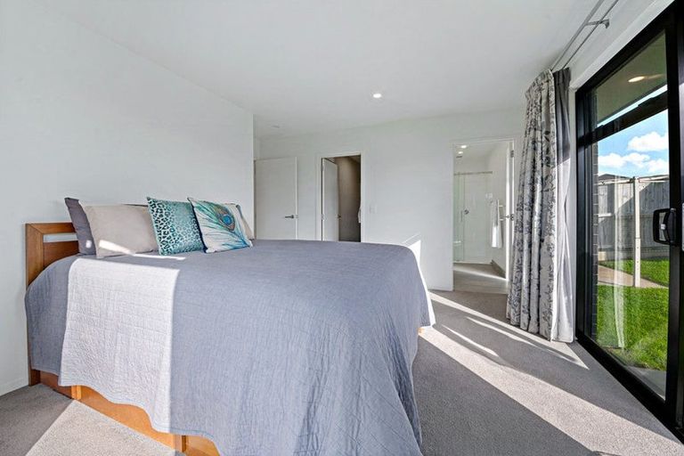 Photo of property in 17 Dame Nganeko Drive, Glenbrook, 2681