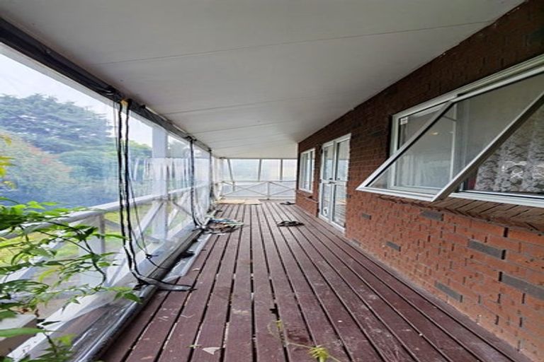 Photo of property in 16 Redoubt Road, Goodwood Heights, Auckland, 2105