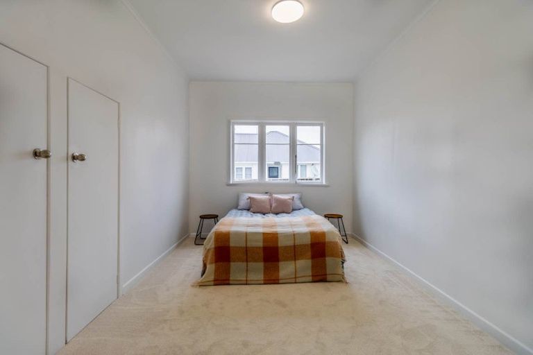 Photo of property in 2 Riverpark Crescent, Henderson, Auckland, 0610