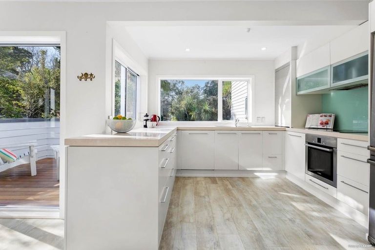 Photo of property in 63 Cliff Road, Torbay, Auckland, 0630