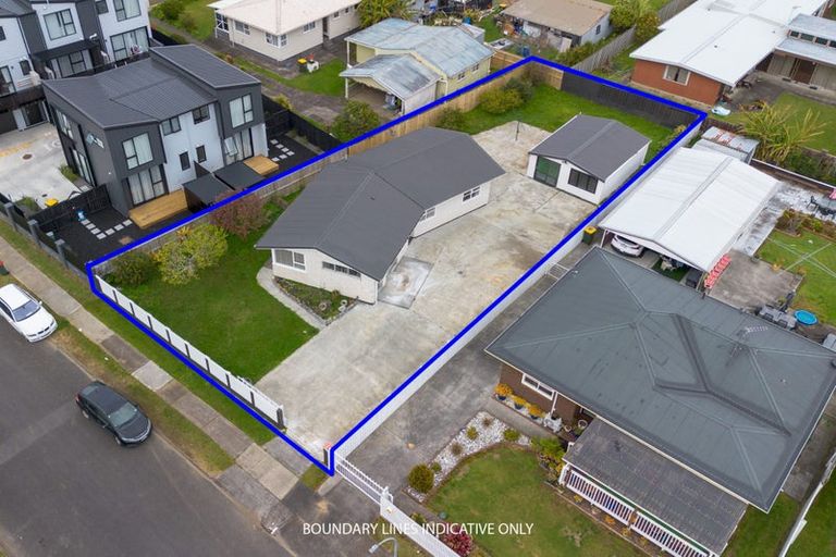 Photo of property in 4 Convair Crescent, Mangere, Auckland, 2022