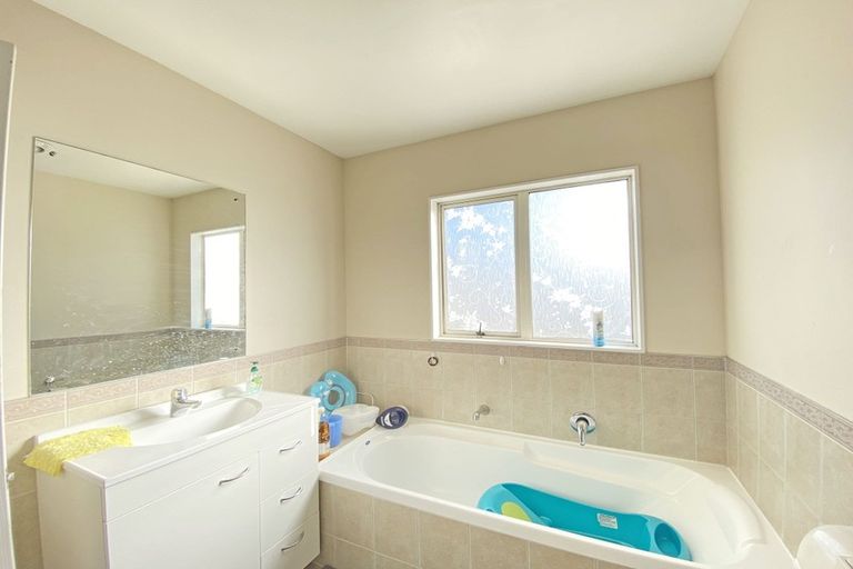 Photo of property in 13 Maypark Crescent, Flat Bush, Auckland, 2016