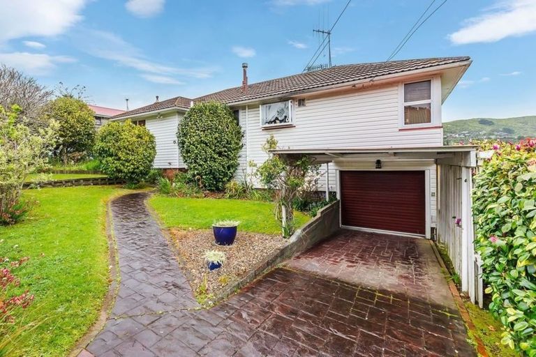 Photo of property in 74 Taylor Terrace, Tawa, Wellington, 5028