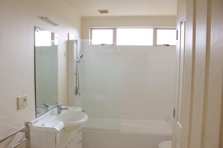 Photo of property in 12 Albizia Avenue, Henderson, Auckland, 0612