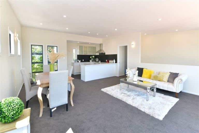 Photo of property in 1376 Whangaparaoa Road, Army Bay, Whangaparaoa, 0930