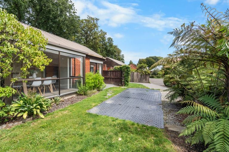 Photo of property in 2/9 Ludecke Place, Sockburn, Christchurch, 8042