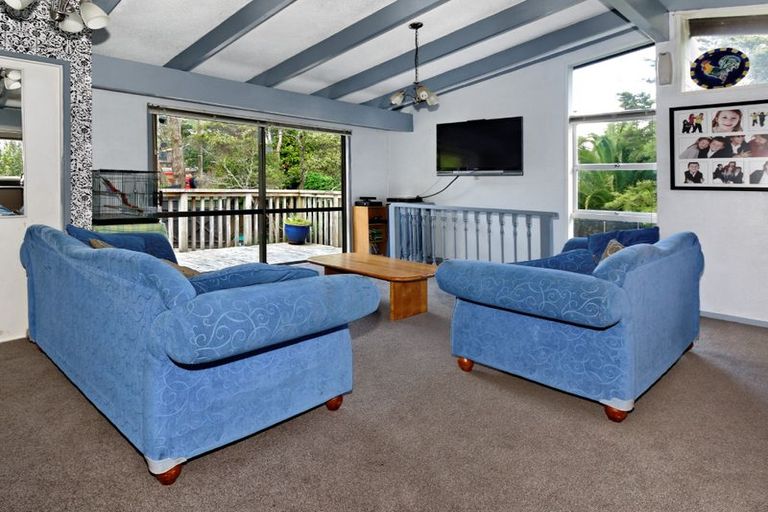 Photo of property in 45 Cliff View Drive, Green Bay, Auckland, 0604