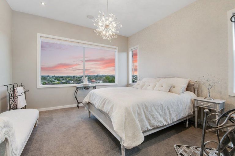 Photo of property in 31 Grand Drive, Orewa, 0931