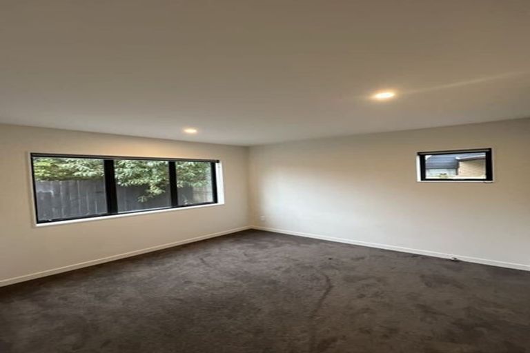 Photo of property in 14e River Road, Te Atatu Peninsula, Auckland, 0610