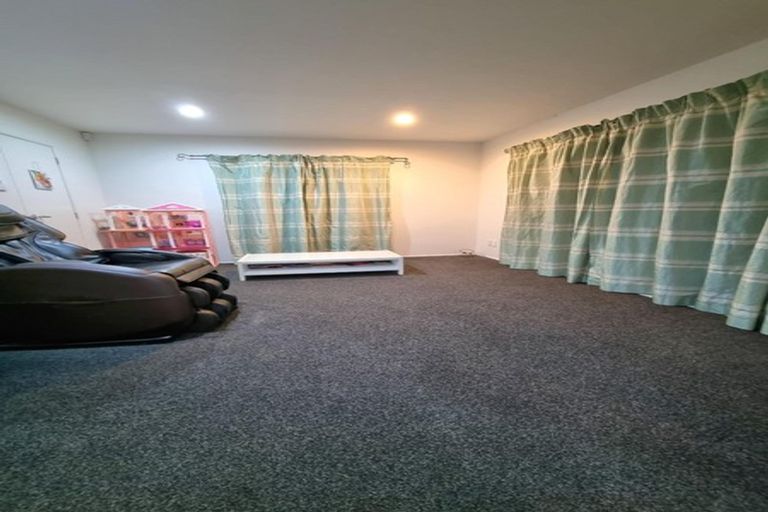 Photo of property in 96 Mcleod Road, Te Atatu South, Auckland, 0610