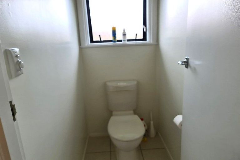 Photo of property in 125 Reeves Road, Pakuranga Heights, Auckland, 2010