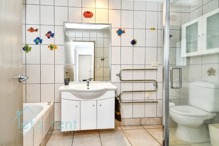 Photo of property in 62 Mt Lebanon Crescent, The Gardens, Auckland, 2105