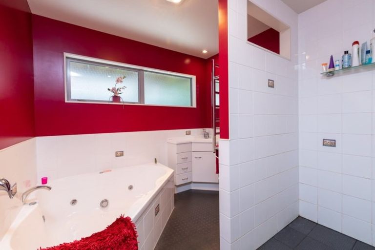 Photo of property in 15 Jane Street, Waikanae Beach, Waikanae, 5036