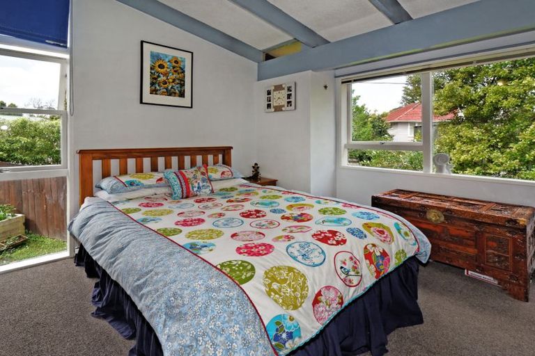 Photo of property in 45 Cliff View Drive, Green Bay, Auckland, 0604