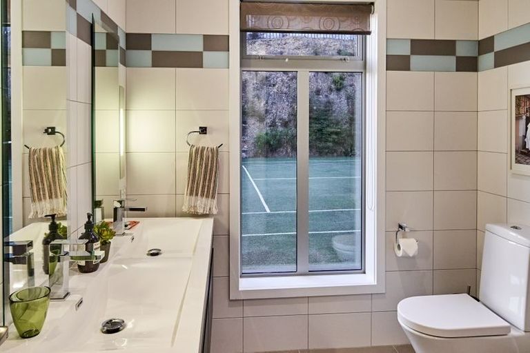 Photo of property in 4 Wilmore Way, Lowry Bay, Lower Hutt, 5013