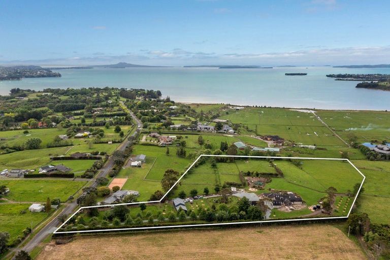 Photo of property in 255 Clifton Road, Whitford, Howick, 2571