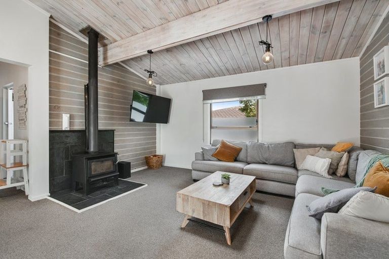 Photo of property in 24a Fairway Avenue, Red Beach, 0932