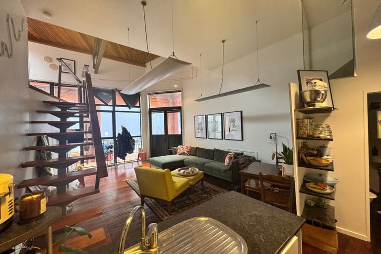 Photo of property in Courtenay Mews Apartments, 3/14 Alpha Street, Te Aro, Wellington, 6011