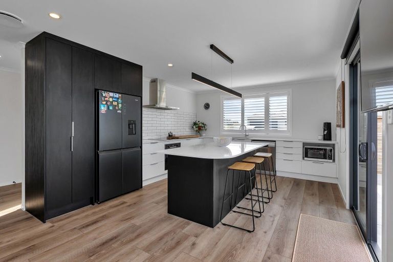 Photo of property in 25 Taurangawaka Road, One Tree Point, 0118