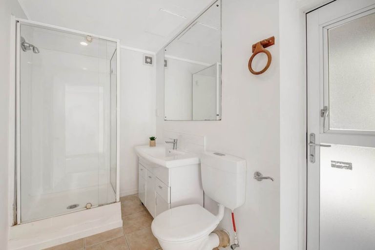 Photo of property in 5 William Souter Street, Forrest Hill, Auckland, 0620