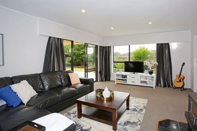 Photo of property in 1 Heron Place, Waiuku, 2123