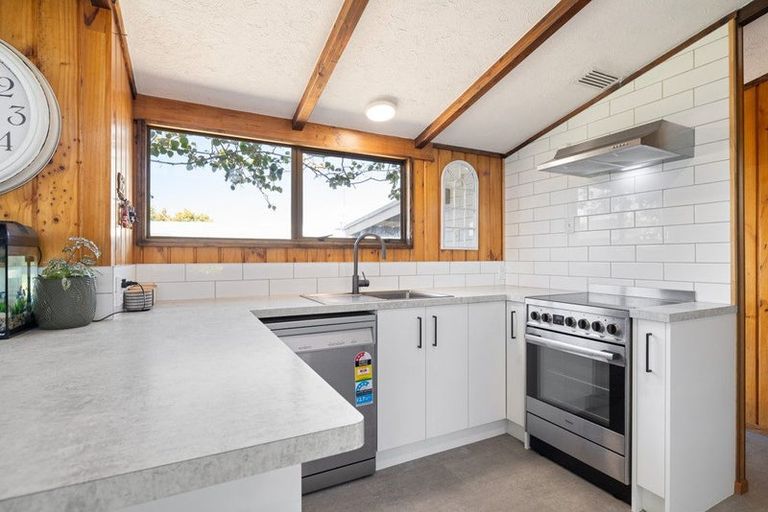 Photo of property in 6 Colonial Place, Kelvin Grove, Palmerston North, 4414