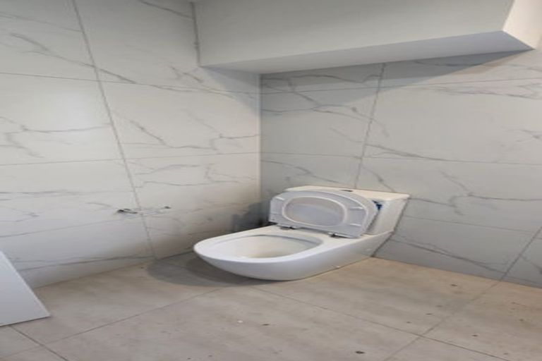 Photo of property in 39 Cascades Road, Pakuranga Heights, Auckland, 2010