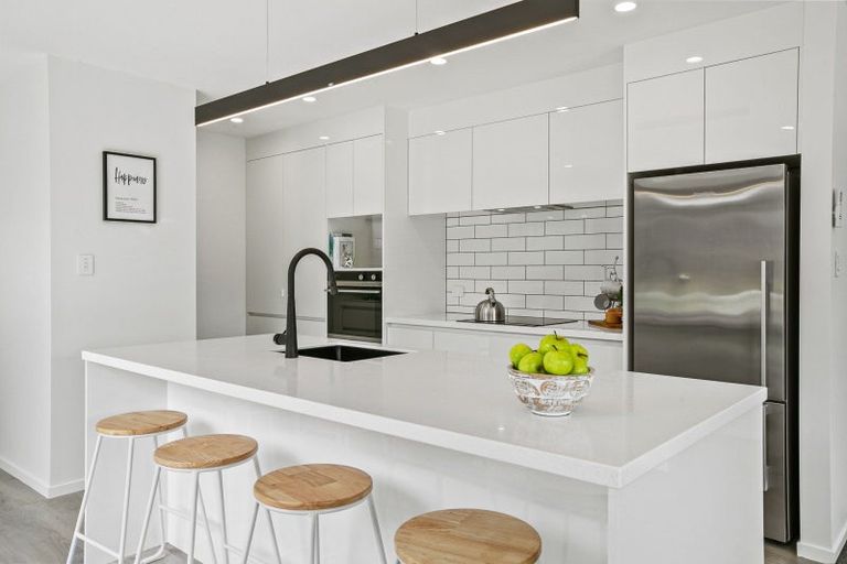 Photo of property in 11 Donnelly Street, Oakura, 4314