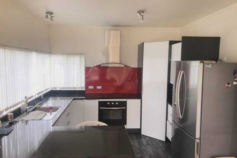 Photo of property in 1/7 Mizpah Road, Waiake, Auckland, 0630