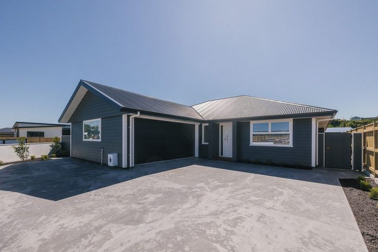 Photo of property in 2 Gratitude Way, Kelvin Grove, Palmerston North, 4414