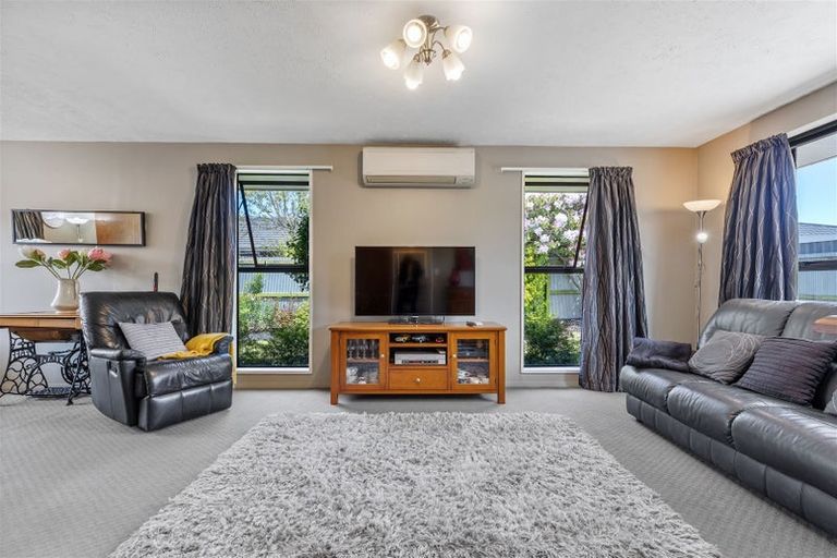 Photo of property in 2/151 Northcote Road, Northcote, Christchurch, 8052
