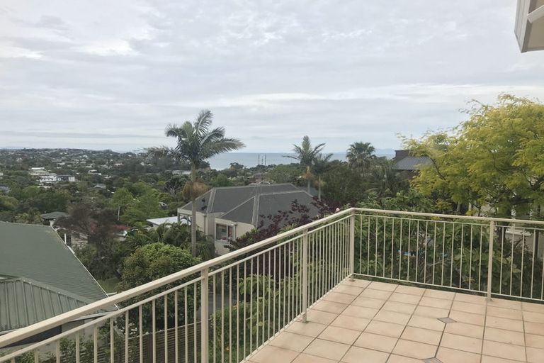 Photo of property in 1/7 Mizpah Road, Waiake, Auckland, 0630