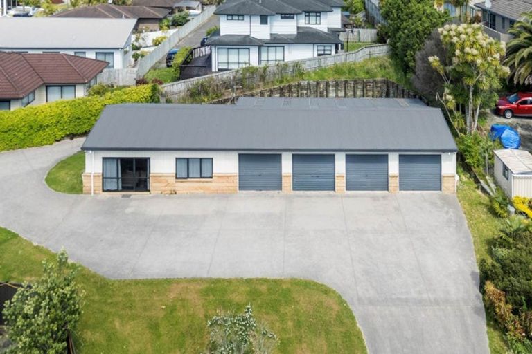 Photo of property in 8 Burgundy Park Avenue, Henderson, Auckland, 0612