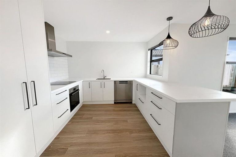 Photo of property in 2 Riroriro Lane, Halswell, Christchurch, 8025