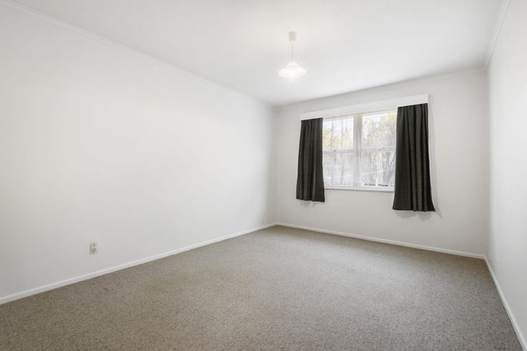 Photo of property in 199 Chivalry Road, Glenfield, Auckland, 0629