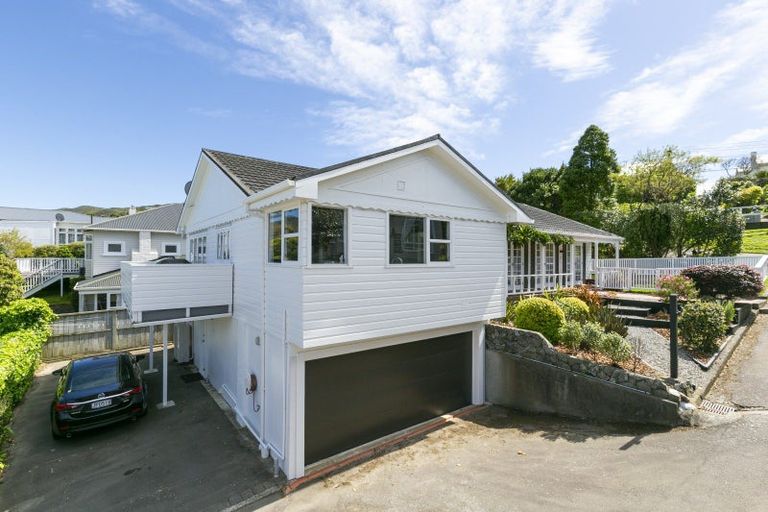 Photo of property in 22 Lucknow Terrace, Khandallah, Wellington, 6035