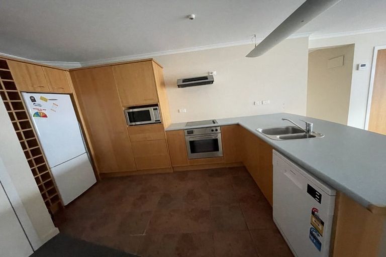 Photo of property in Endeavour Apartments, 6/125 Thorndon Quay, Pipitea, Wellington, 6011