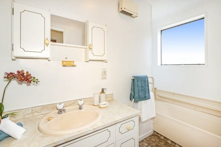 Photo of property in 126 Royal Park Drive, Parklands, Christchurch, 8083