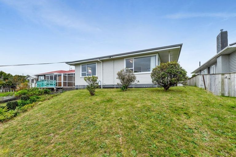 Photo of property in 62 Awanui Street, Merrilands, New Plymouth, 4312