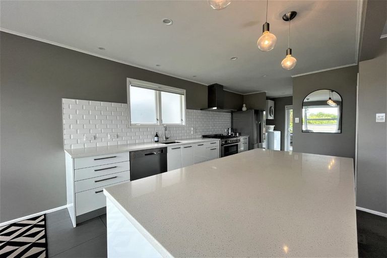 Photo of property in 21 Seon Place, Birkdale, Auckland, 0626